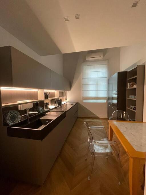 Apartamento Caterina De' Medici Luxury Attic With Terrace And Parking Florença