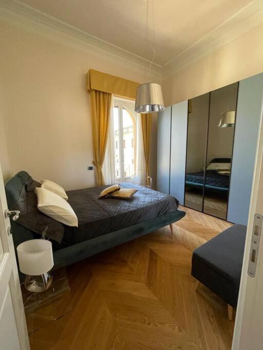 Apartamento Caterina De' Medici Luxury Attic With Terrace And Parking Florença