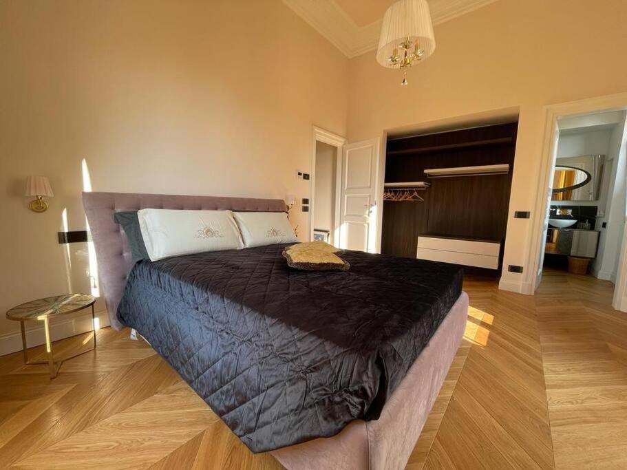 Apartamento Caterina De' Medici Luxury Attic With Terrace And Parking
