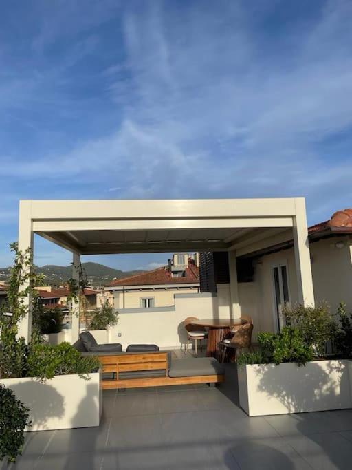 Caterina De' Medici Luxury Attic With Terrace And Parking Apartamento