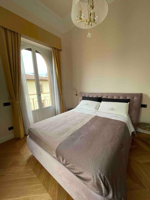 Apartamento Caterina De' Medici Luxury Attic With Terrace And Parking *
