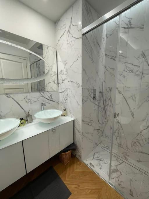 Apartamento Caterina De' Medici Luxury Attic With Terrace And Parking