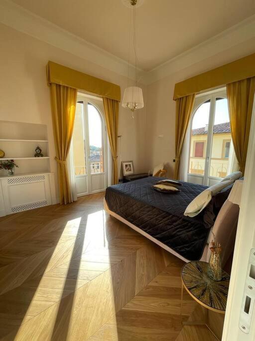Apartamento Caterina De' Medici Luxury Attic With Terrace And Parking