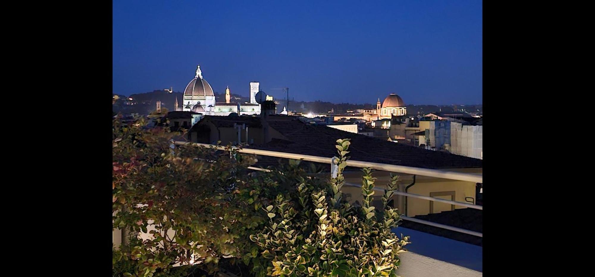 Apartamento Caterina De' Medici Luxury Attic With Terrace And Parking