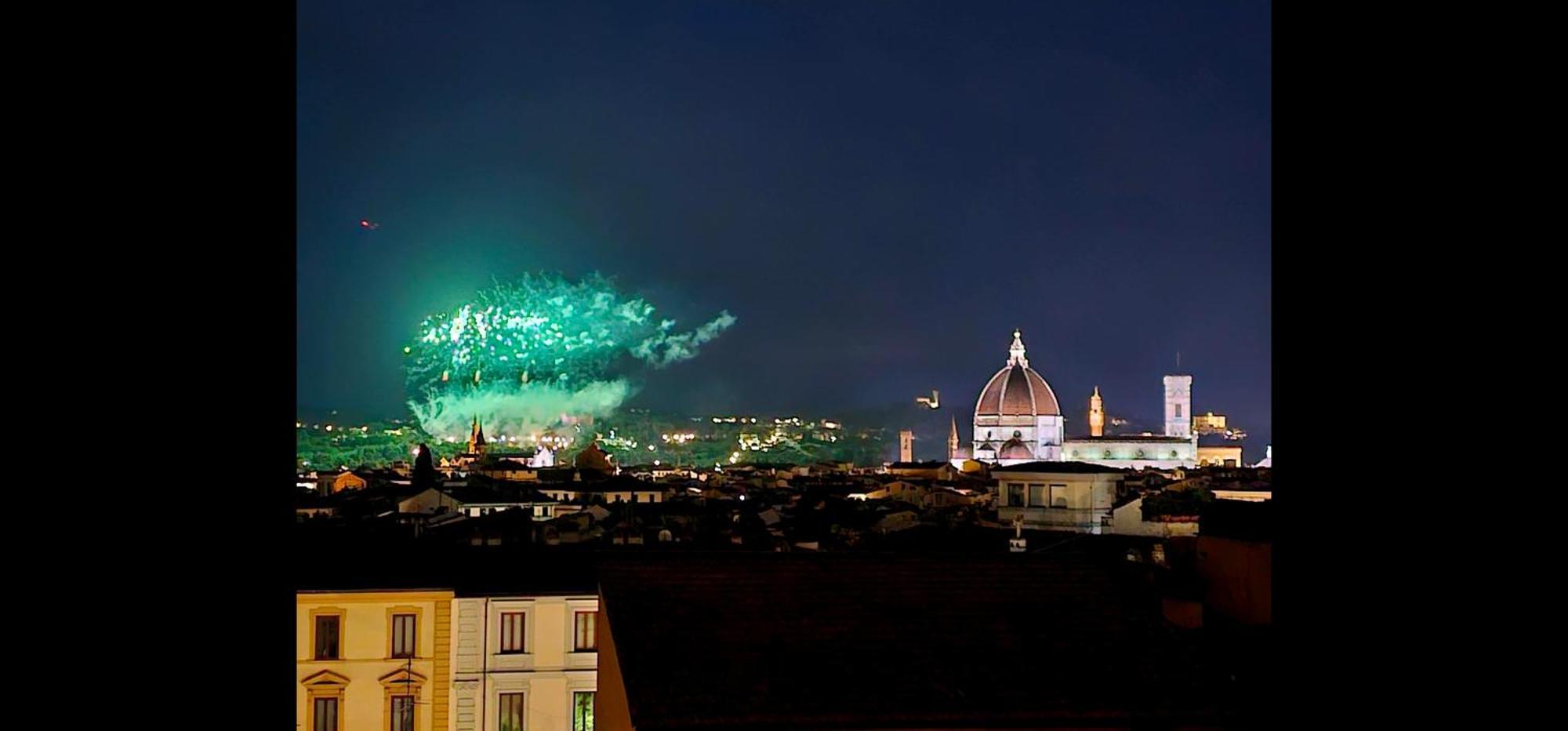 Apartamento Caterina De' Medici Luxury Attic With Terrace And Parking *