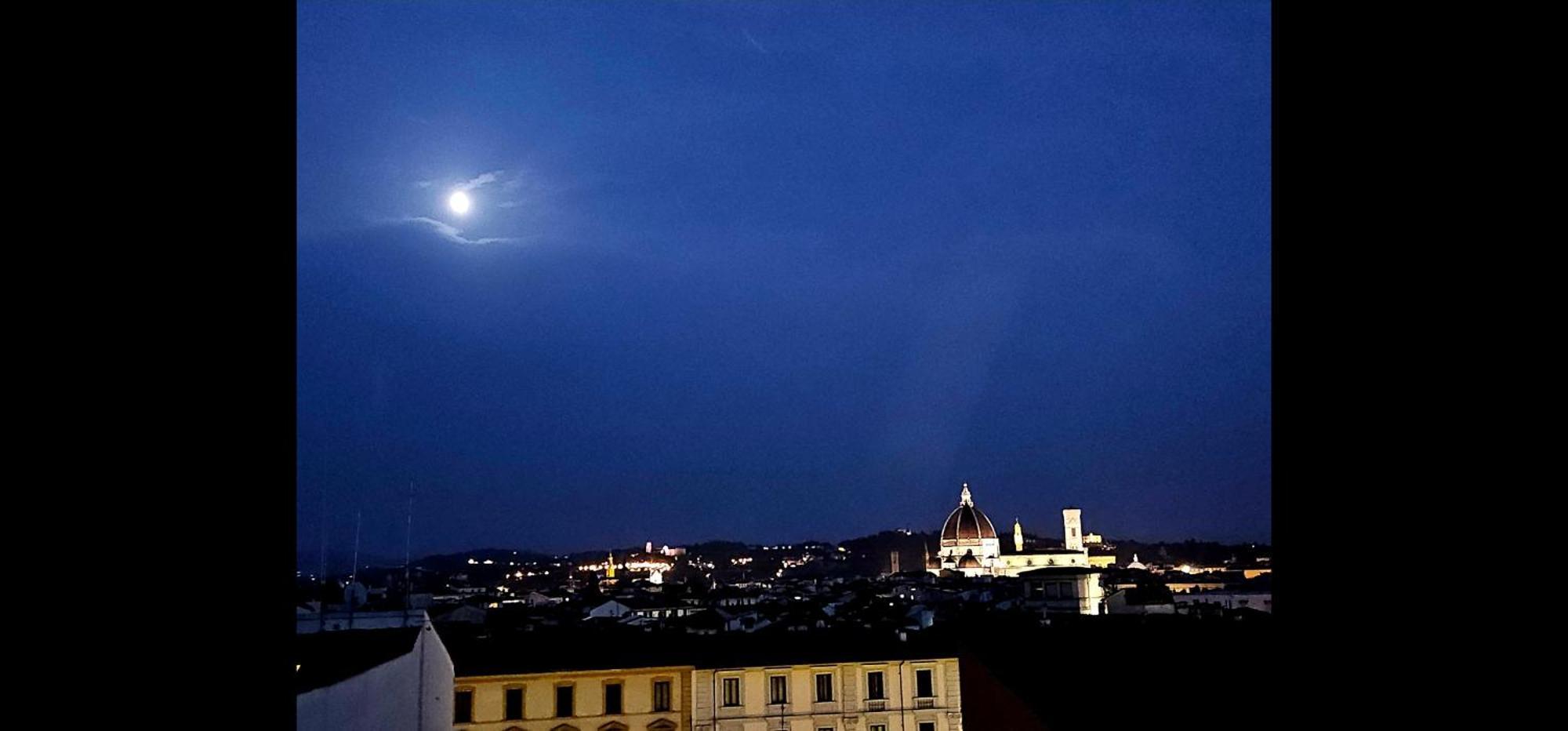 Caterina De' Medici Luxury Attic With Terrace And Parking Apartamento