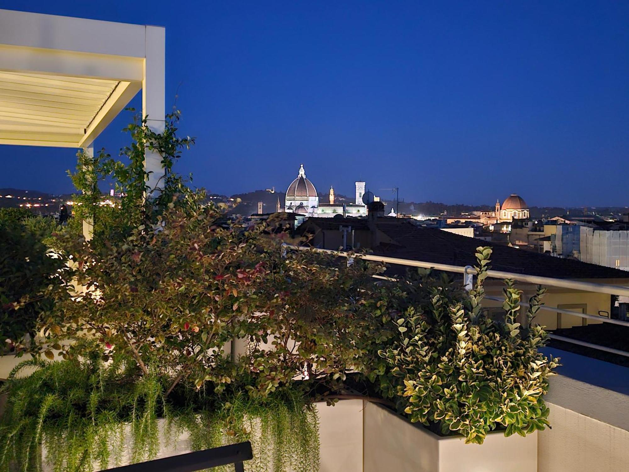 Apartamento Caterina De' Medici Luxury Attic With Terrace And Parking